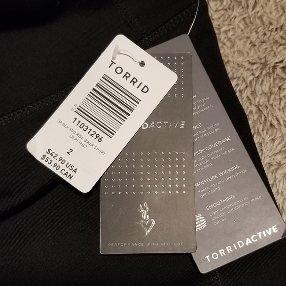 BNWT Torrid active bike short Black size 2 18/20 - Picture 4 of 7